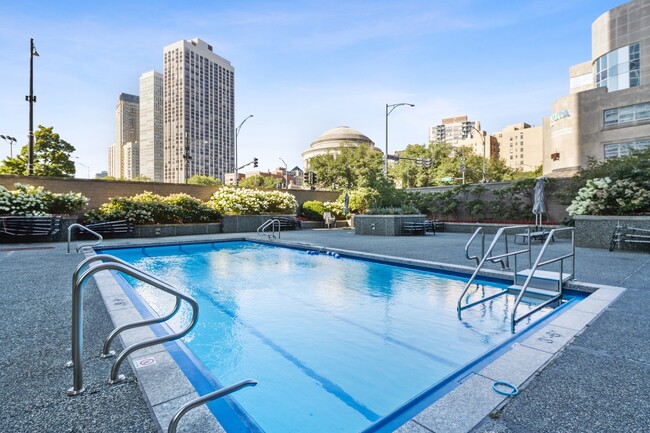 Building Photo - 330 W Diversey Pkwy