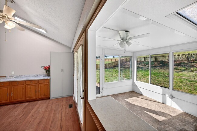 Building Photo - 1261 Mautenne Dr