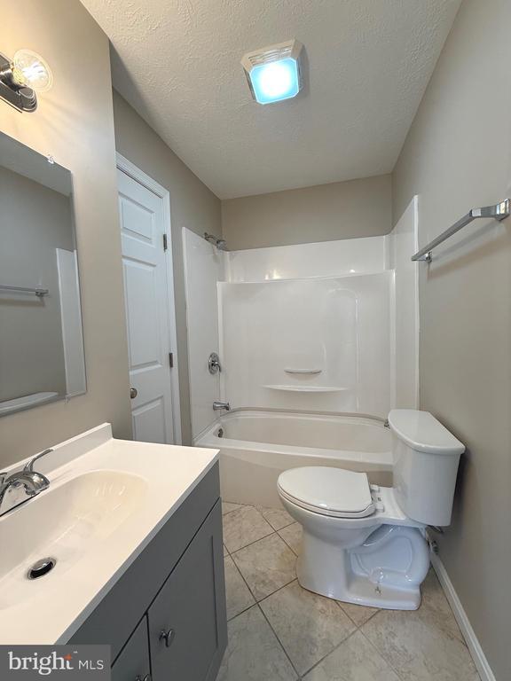 Building Photo - 46359 Columbus Dr