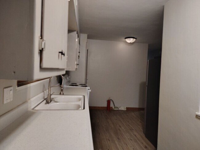 Building Photo - 2425 W Greenfield Ave