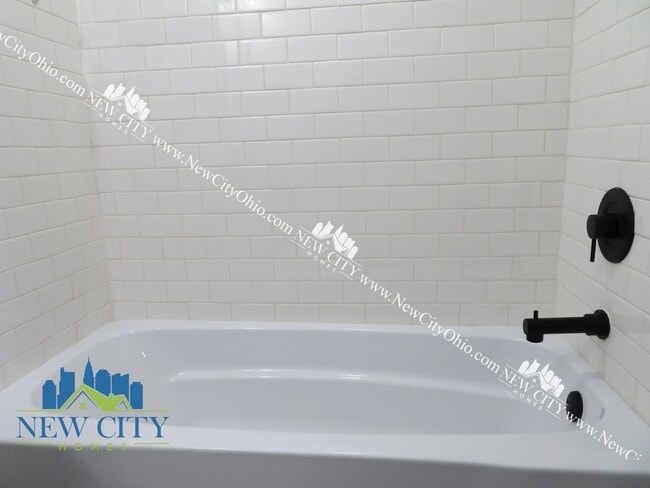 Building Photo - 2085 Building - New Rennovated 1 & 2 bedrooms starting at $989!