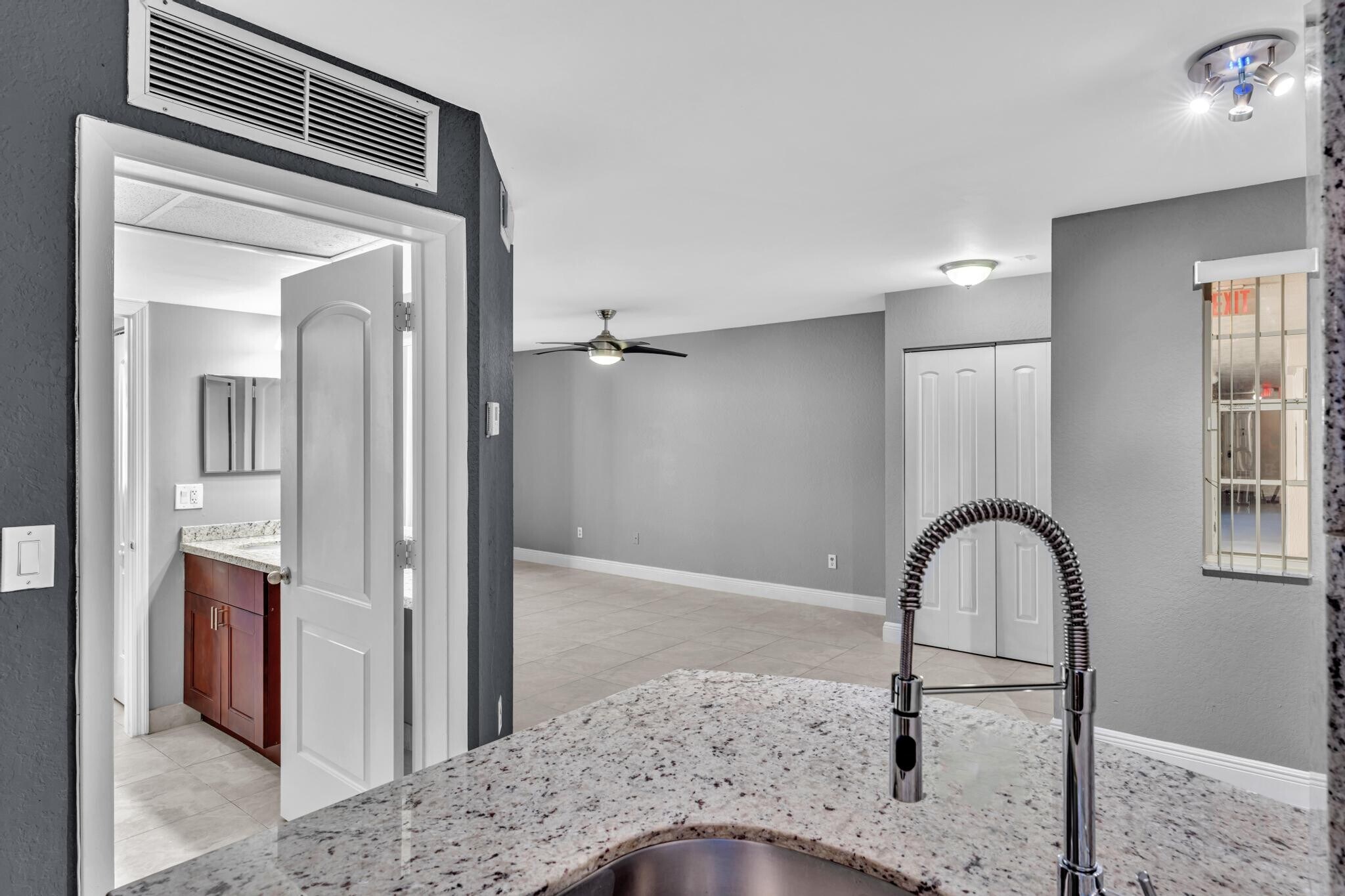 Building Photo - 2880 N Oakland Forest Dr