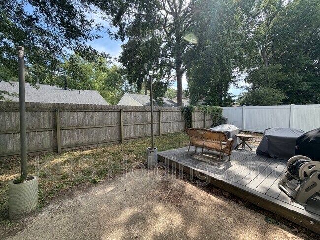 Building Photo - 1249 Eaglewood Dr