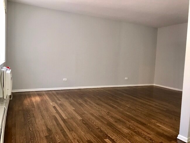 Building Photo - 6021 N Winthrop Ave