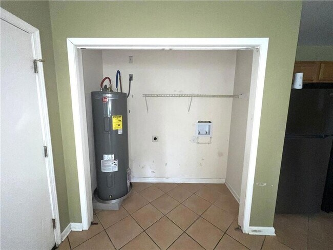 Building Photo - 8506 Valor Dr