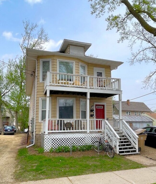 Primary Photo - 1114 Milton St