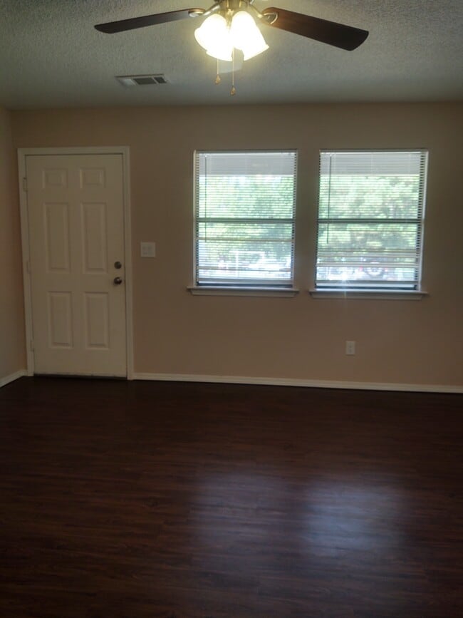 Building Photo - 2608 Virginia Ave