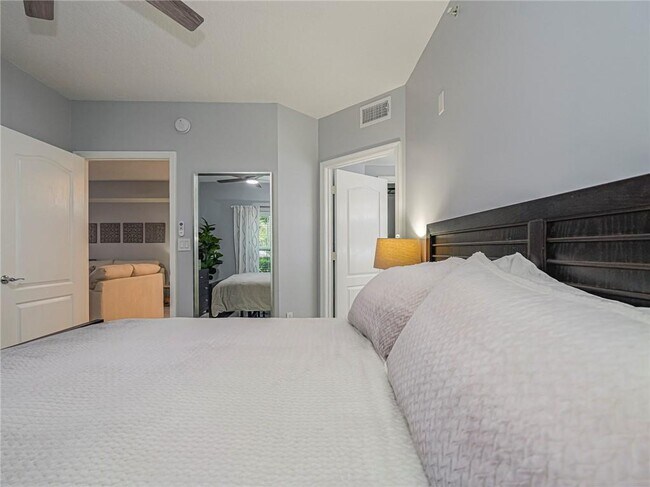 Building Photo - 5080 Fairways Cir