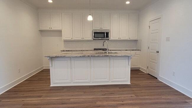 Building Photo - 4br home in Zachary only 2yrs old!