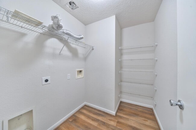 Building Photo - 3662 Fuller Bluff Dr