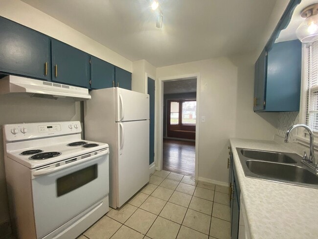 Building Photo - Audubon-Downriver Neighborhood 3+ bedroom, 1 bath corner lot with large, fenced yard