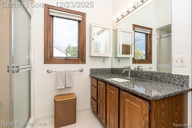 Building Photo - 1574 Devonshire Dr