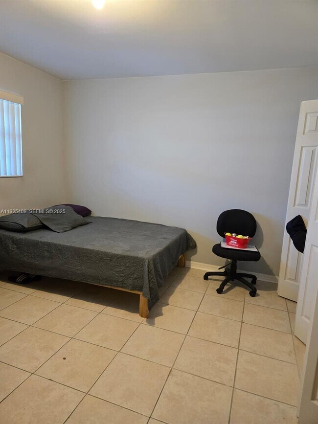 Building Photo - 7837 Golf Cir Dr