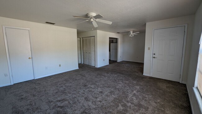 Building Photo - 3924 SW 26th Dr