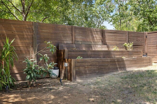 Building Photo - 4512 W Village Ct