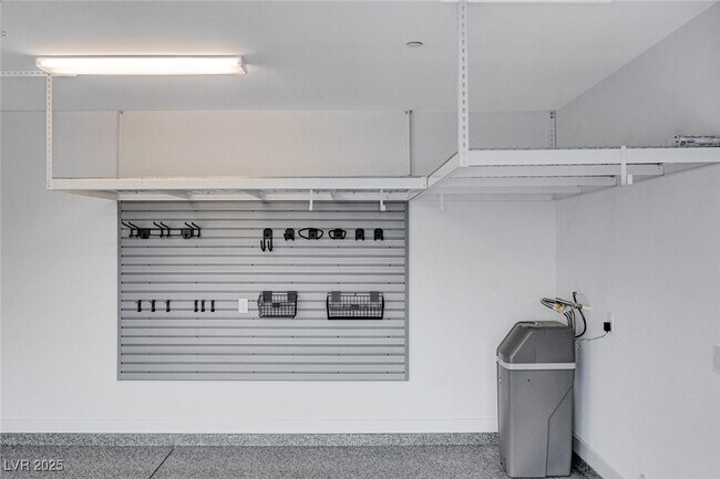 Building Photo - 237 Callen Falls Ave