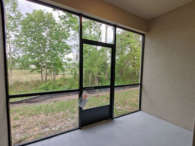 Building Photo - 23300 Willow Glen Way