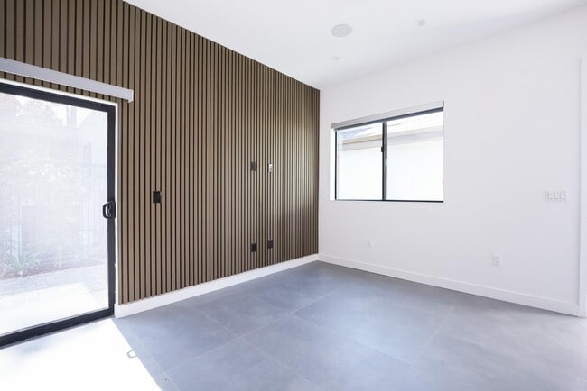 Building Photo - Fair Ave