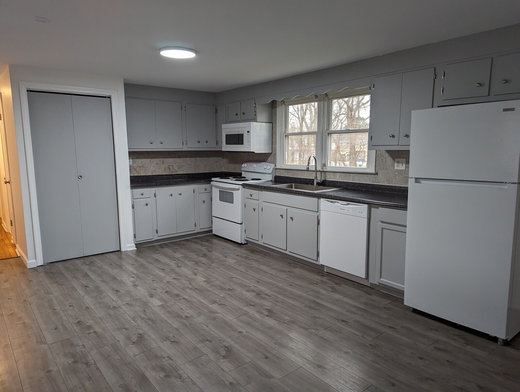 Building Photo - 87 Antrim St