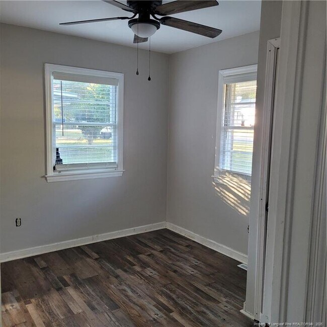 Building Photo - 1917 Catawba St