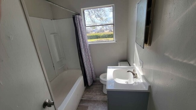 Building Photo - 1105 Norris Dr