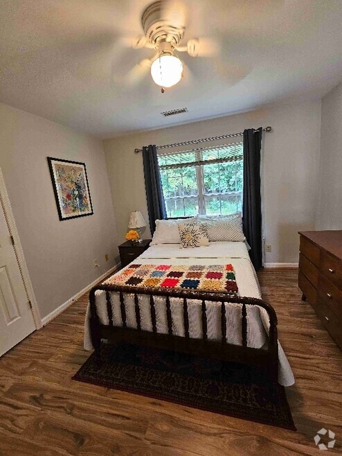 Building Photo - 1208 Raintree Dr