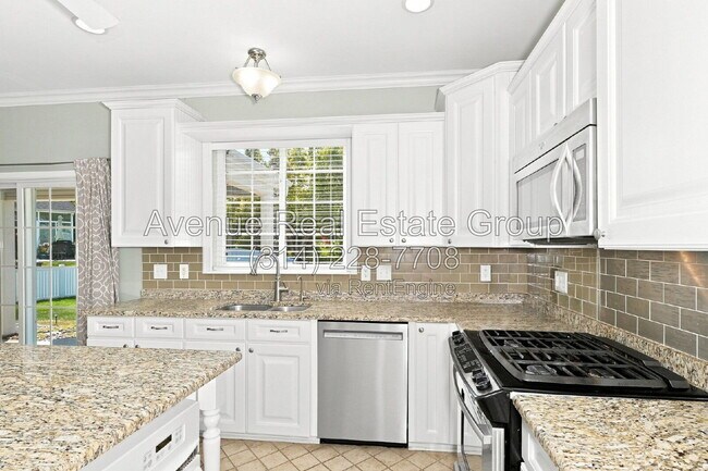 Building Photo - 2031 Avalon Mist Cir