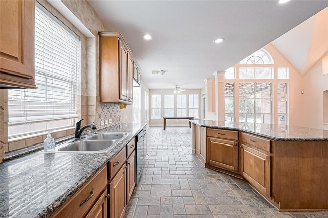 Building Photo - 5547 Cranston Ct