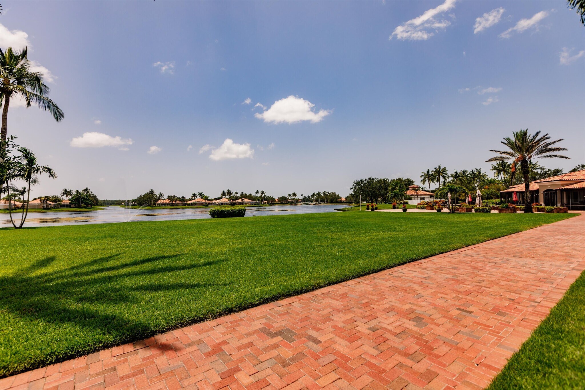 Building Photo - 3200 Village Walk Cir