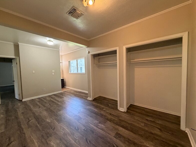Building Photo - 300 Mitchell Ln