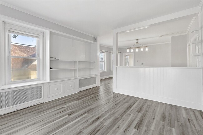 Building Photo - 19 Isabella St