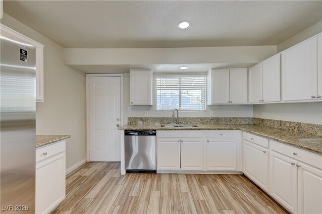 Building Photo - 5301 Westleigh Ave