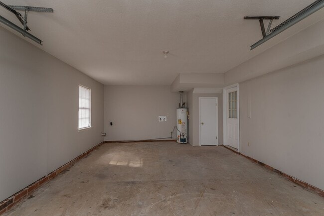 Building Photo - 3 Bed/2.5 Bath House for Rent in Martinez w/ Garage & Fenced Back Yard