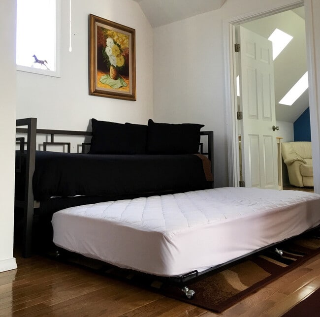 Building Photo - 900 21st Ave