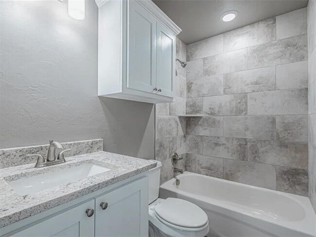 Building Photo - 1529 Highland Loop