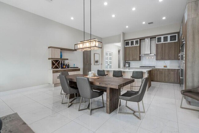 Building Photo - 17317 Santaluce Mnr