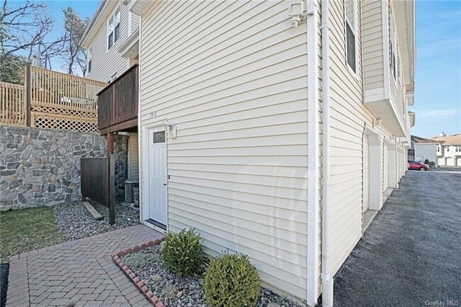 Building Photo - 1912 Whispering Hills Dr