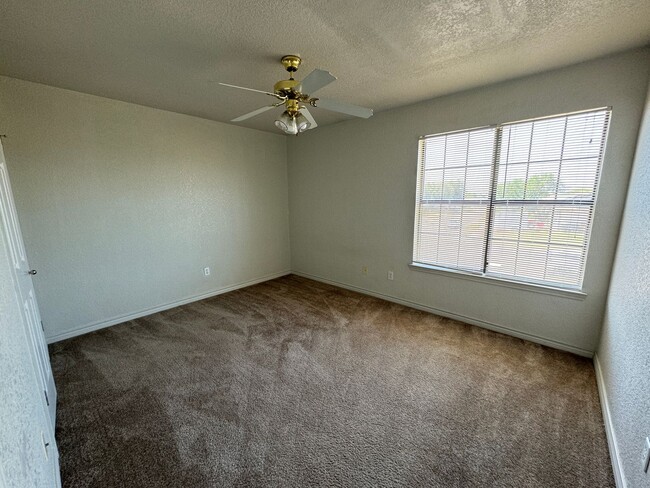 Building Photo - 360 Virtual Tour Available
