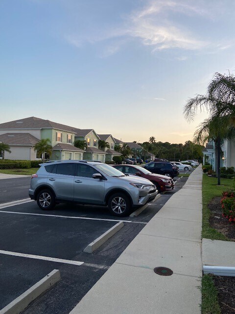 Building Photo - 3642 Pine Oak Cir