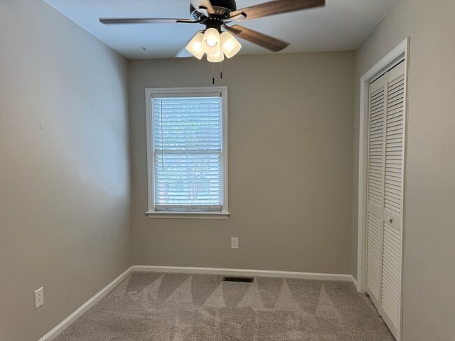 Building Photo - 3-Bedroom Townhome Just Minutes From Downtown Hickory!