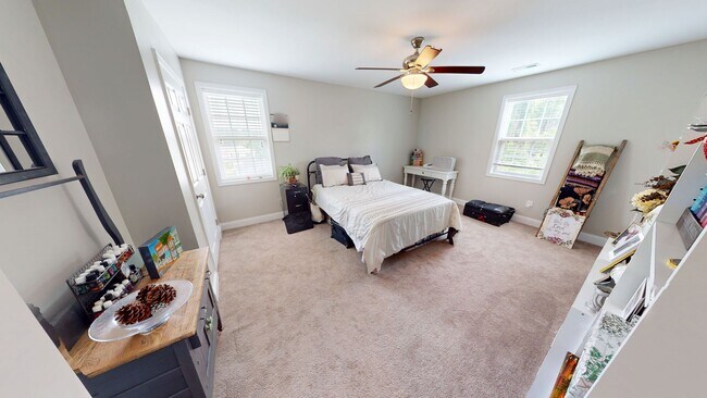 Building Photo - $500 OFF 1st Month's Rent if Leased by 07/...