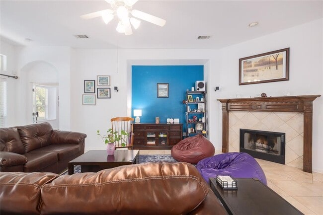 Building Photo - 9700 Spanish Wells Dr