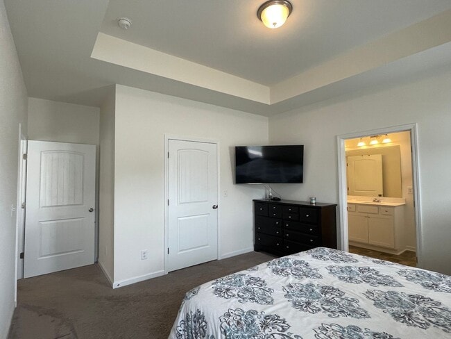 Building Photo - Gorgeous 3 Bedroom Home in Union Station Community!