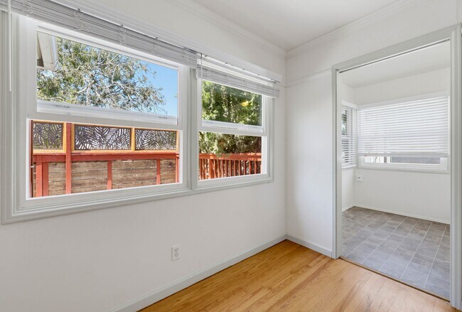 Building Photo - 4449 Dawson Ave