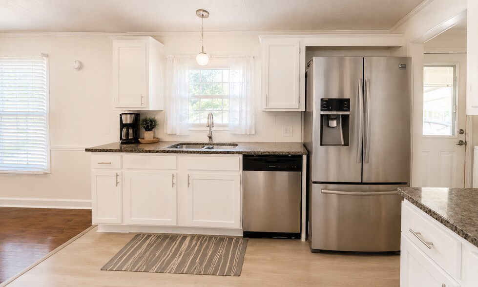 Building Photo - 3513 Sandpiper Rd