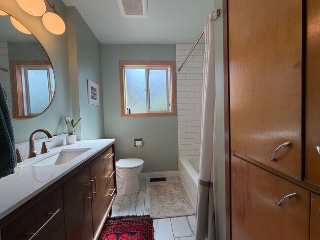 Building Photo - Stunning Eastmoreland Mid-Century Modern w/ Private Yard, A/C