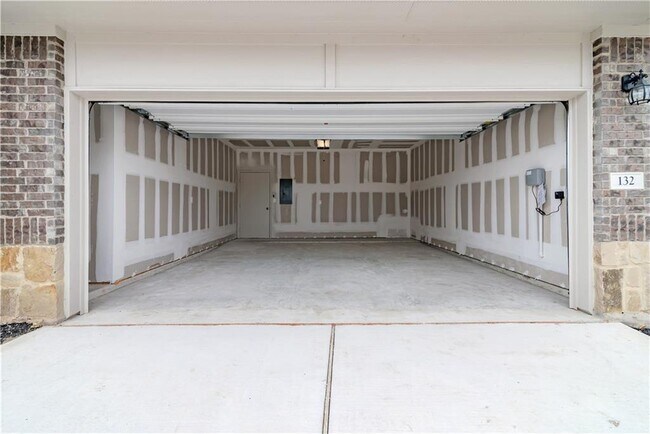 Building Photo - 132 Shiner Ln