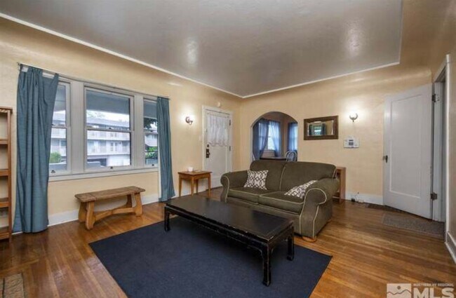 Building Photo - 308 College Ct