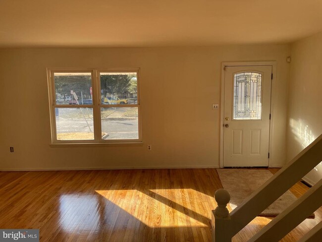 Building Photo - 28 Keith St