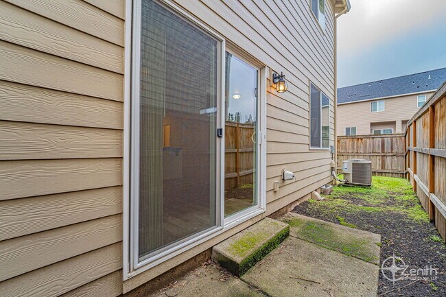 Building Photo - 1400 NE 85th Way